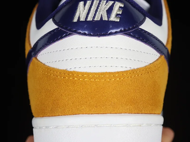 All Categories Nk SB Dunk Series Nk SB Dunk Low Low-top Sneakers Nk SB Dunk Low "Laser Orange" Purple Gold Little Lakers SB Smashing Backboard Fashion Casual Sneakers BQ6817-800